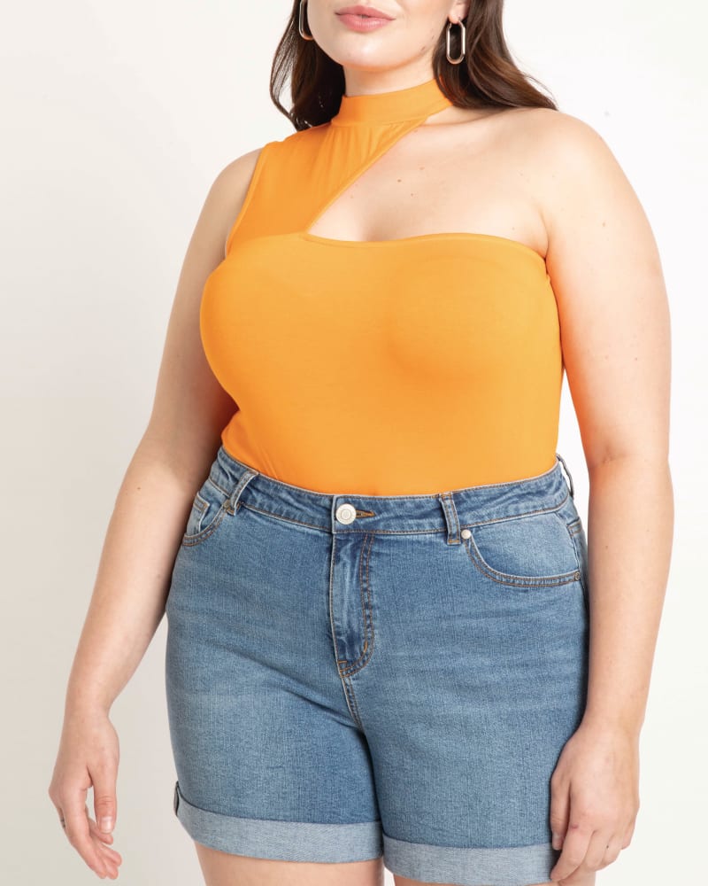 Front of a model wearing a size 14|16 Emily High Neck Tank in Oriole by ELOQUII. | dia_product_style_image_id:204038